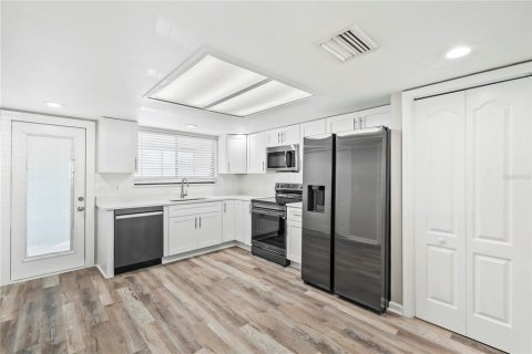 Townhouse in Apollo Beach, Florida 2 bedrooms, 89.19 sq.m. № 1912240 - photo 5