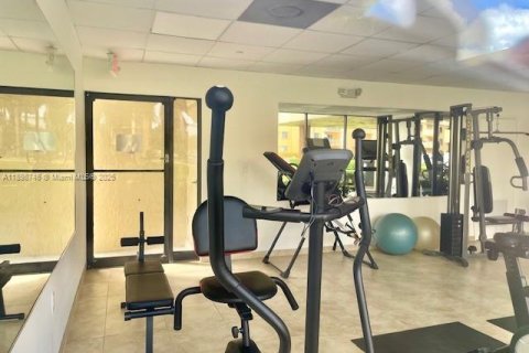 Condo in Miami, Florida, 1 bedroom  № 2014658 - photo 16