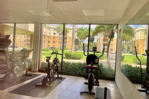 Condo in Miami, Florida, 1 bedroom  № 2014658 - photo 15