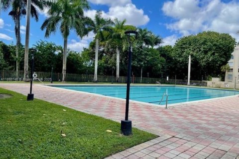 Condo in Miami, Florida, 1 bedroom  № 2014658 - photo 19