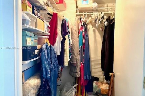 Condo in Miami, Florida, 1 bedroom  № 2014658 - photo 8