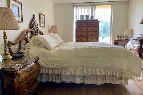 Condo in Miami, Florida, 1 bedroom  № 2014658 - photo 6