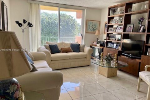 Condo in Miami, Florida, 1 bedroom  № 2014658 - photo 4