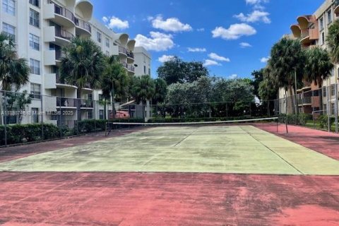 Condo in Miami, Florida, 1 bedroom  № 2014658 - photo 20