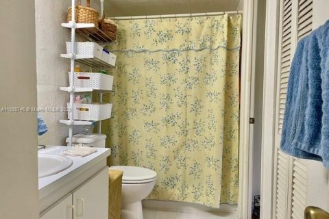 Condo in Miami, Florida, 1 bedroom  № 2014658 - photo 7