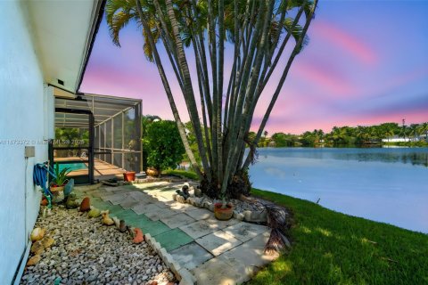 Casa en venta en Weston, Florida, 3 dormitorios, 216.65 m2 № 1928274 - foto 30
