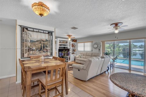 Casa en venta en Weston, Florida, 3 dormitorios, 216.65 m2 № 1928274 - foto 10