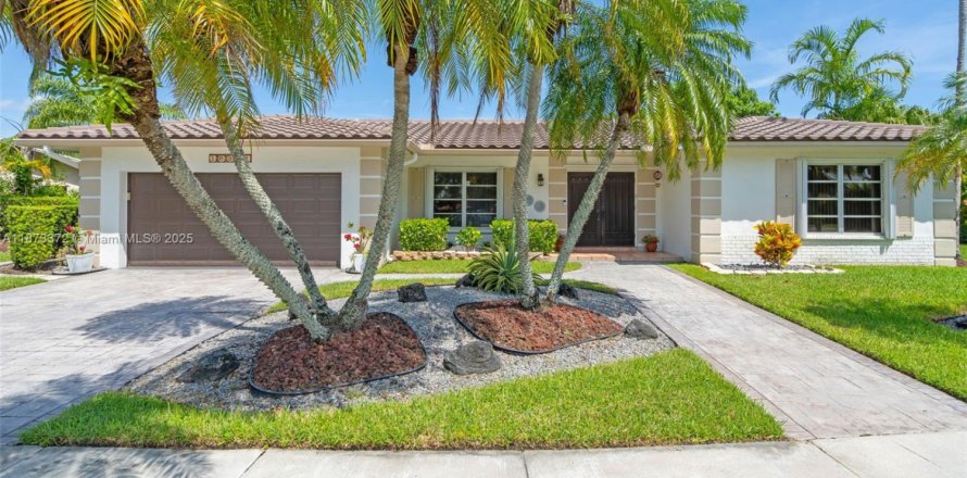 Casa en Weston, Florida 3 dormitorios, 216.65 m2 № 1928274