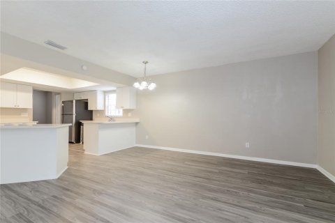 Villa ou maison à louer à Brandon, Floride: 3 chambres, 157.93 m2 № 1877002 - photo 6