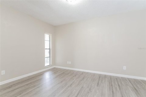 Villa ou maison à louer à Brandon, Floride: 3 chambres, 157.93 m2 № 1877002 - photo 7