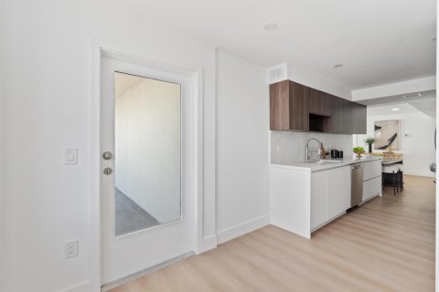 Condo in Palm Beach, Florida, 2 bedrooms № 2243858 - photo 30