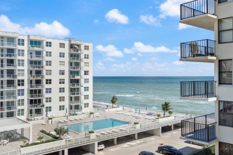 Condo in Palm Beach, Florida, 2 bedrooms  № 2243858