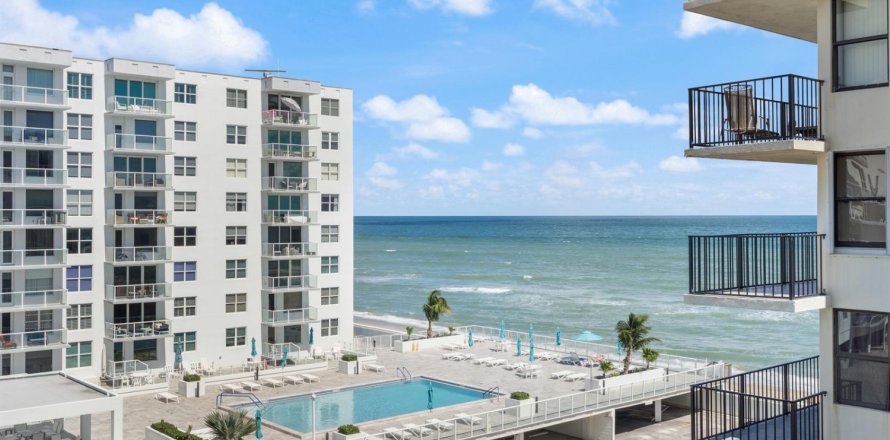 Condo in Palm Beach, Florida, 2 bedrooms № 2243858
