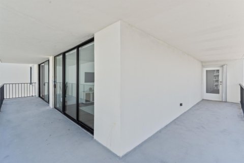 Condo in Palm Beach, Florida, 2 bedrooms № 2243858 - photo 26