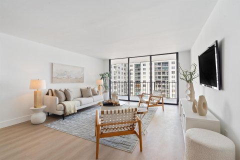 Condo in Palm Beach, Florida, 2 bedrooms № 2243858 - photo 6