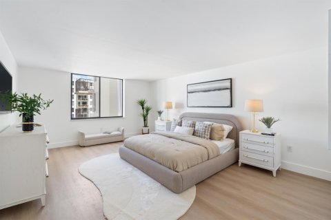 Condo in Palm Beach, Florida, 2 bedrooms № 2243858 - photo 18