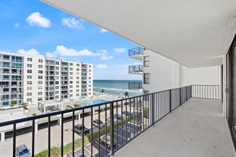 Condo in Palm Beach, Florida, 2 bedrooms № 2243858 - photo 25