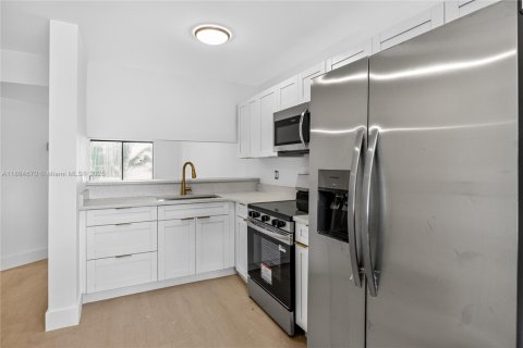 Condominio en venta en Tamarac, Florida, 2 dormitorios, 66.89 m2 № 2076918 - foto 7
