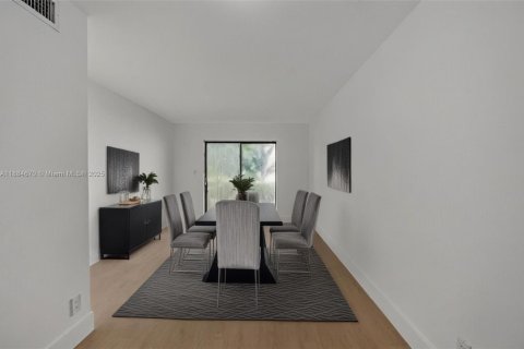 Condominio en venta en Tamarac, Florida, 2 dormitorios, 66.89 m2 № 2076918 - foto 2