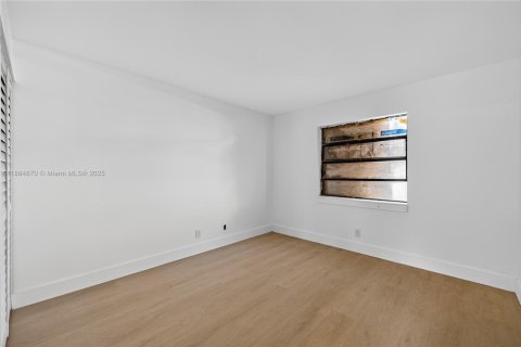 Condominio en venta en Tamarac, Florida, 2 dormitorios, 66.89 m2 № 2076918 - foto 13