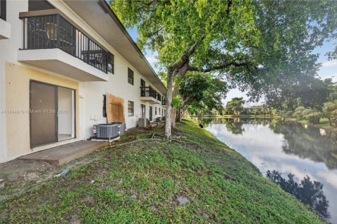 Condominio en venta en Tamarac, Florida, 2 dormitorios, 66.89 m2 № 2076918 - foto 17