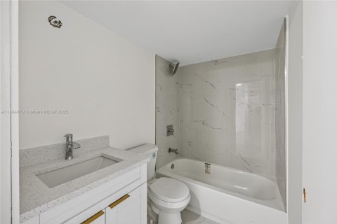 Condominio en venta en Tamarac, Florida, 2 dormitorios, 66.89 m2 № 2076918 - foto 11