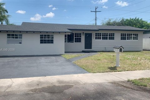 House in Hialeah, Florida 3 bedrooms, 171.31 sq.m. № 1996104