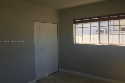 House in Hialeah, Florida 3 bedrooms, 171.31 sq.m. № 1996104 - photo 13