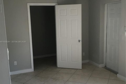 House in Hialeah, Florida 3 bedrooms, 171.31 sq.m. № 1996104 - photo 14