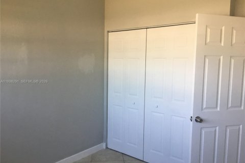 House in Hialeah, Florida 3 bedrooms, 171.31 sq.m. № 1996104 - photo 11