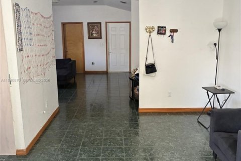 House in Cutler Bay, Florida 3 bedrooms, 159.05 sq.m. № 1998521 - photo 10