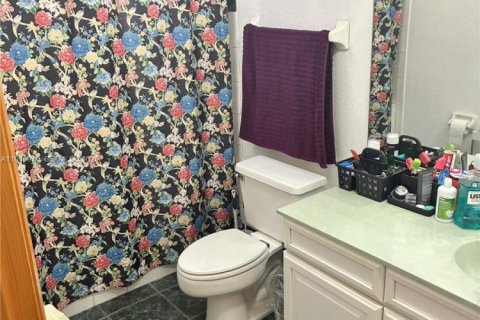 House in Cutler Bay, Florida 3 bedrooms, 159.05 sq.m. № 1998521 - photo 16