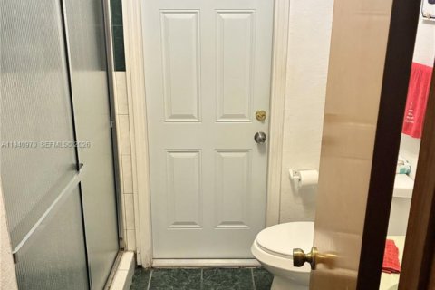 House in Cutler Bay, Florida 3 bedrooms, 159.05 sq.m. № 1998521 - photo 12