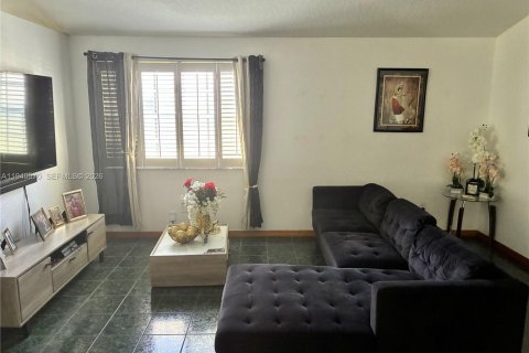 House in Cutler Bay, Florida 3 bedrooms, 159.05 sq.m. № 1998521 - photo 3