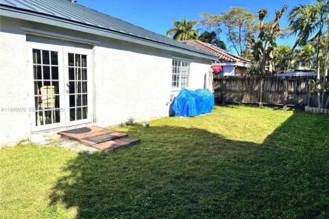 House in Cutler Bay, Florida 3 bedrooms, 159.05 sq.m. № 1998521 - photo 18