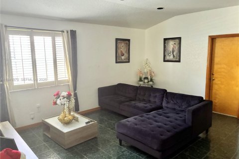 House in Cutler Bay, Florida 3 bedrooms, 159.05 sq.m. № 1998521 - photo 4