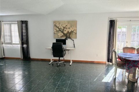 House in Cutler Bay, Florida 3 bedrooms, 159.05 sq.m. № 1998521 - photo 8