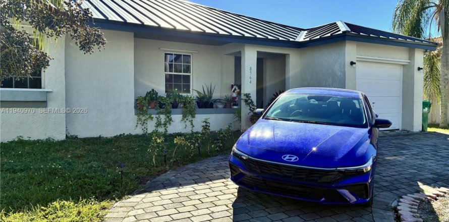 House in Cutler Bay, Florida 3 bedrooms, 159.05 sq.m. № 1998521