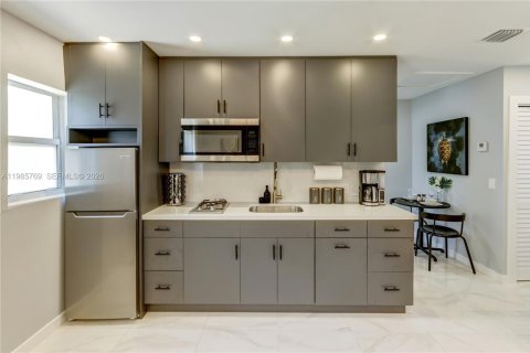 Apartamento en alquiler en Hollywood, Florida, 1 dormitorio, 38.55 m2 № 2048004 - foto 2