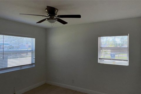 Villa ou maison à louer à Fort Lauderdale, Floride: 2 chambres, 634.06 m2 № 2004613 - photo 9