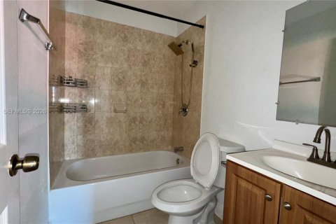 Villa ou maison à louer à Fort Lauderdale, Floride: 2 chambres, 634.06 m2 № 2004613 - photo 7