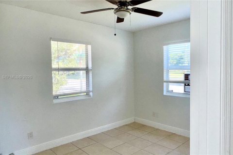 Villa ou maison à louer à Fort Lauderdale, Floride: 2 chambres, 634.06 m2 № 2004613 - photo 8