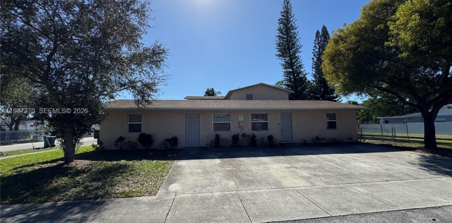 Villa ou maison à Fort Lauderdale, Floride 2 chambres, 634.06 m2 № 2004613