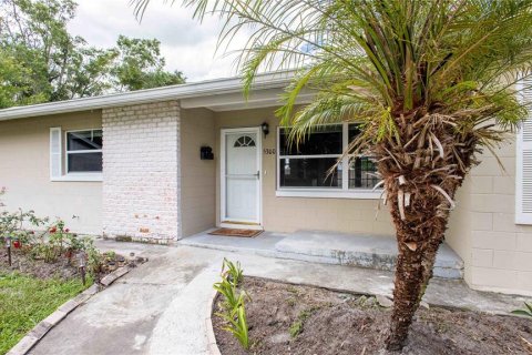 House in Orlando, Florida 4 bedrooms, 136.57 sq.m. № 1805136 - photo 7