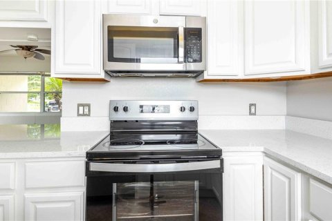 House in Orlando, Florida 4 bedrooms, 136.57 sq.m. № 1805136 - photo 13