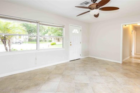 House in Orlando, Florida 4 bedrooms, 136.57 sq.m. № 1805136 - photo 9