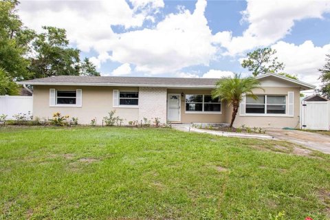 House in Orlando, Florida 4 bedrooms, 136.57 sq.m. № 1805136 - photo 4