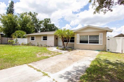 House in Orlando, Florida 4 bedrooms, 136.57 sq.m. № 1805136 - photo 3
