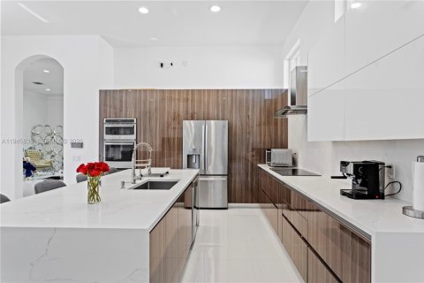 House in Weston, Florida 5 bedrooms, 332.5 sq.m. № 2005964 - photo 8