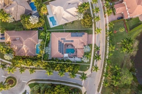 House in Weston, Florida 5 bedrooms, 332.5 sq.m. № 2005964 - photo 30